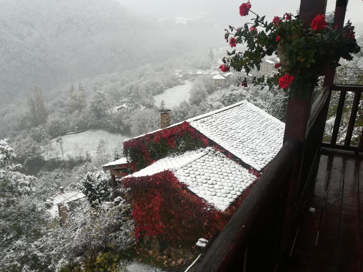 Casa Rural Pirineu Nevà Esterno foto