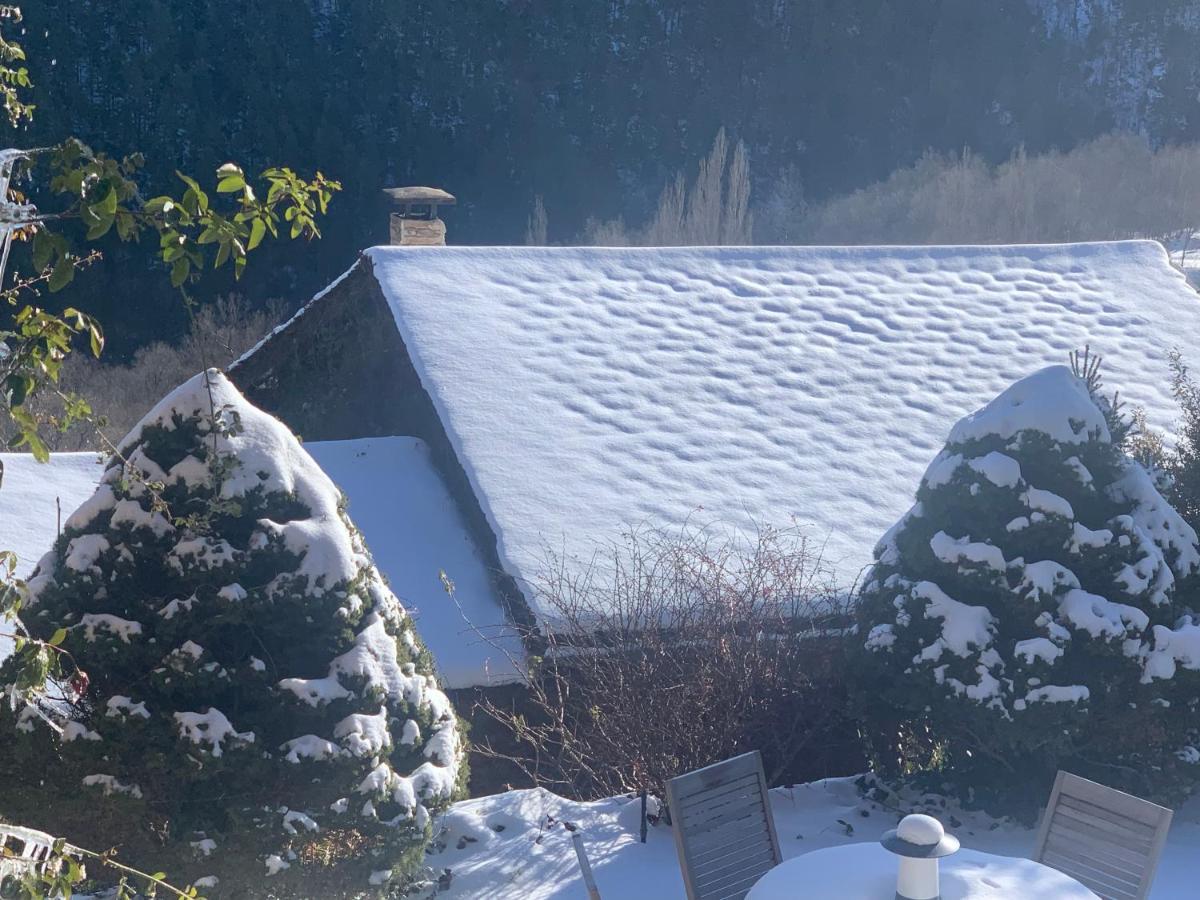 Casa Rural Pirineu Nevà Esterno foto
